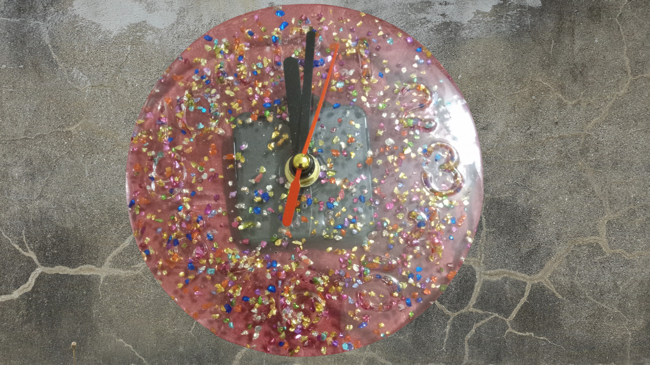 Resin Hand Wall Clocks